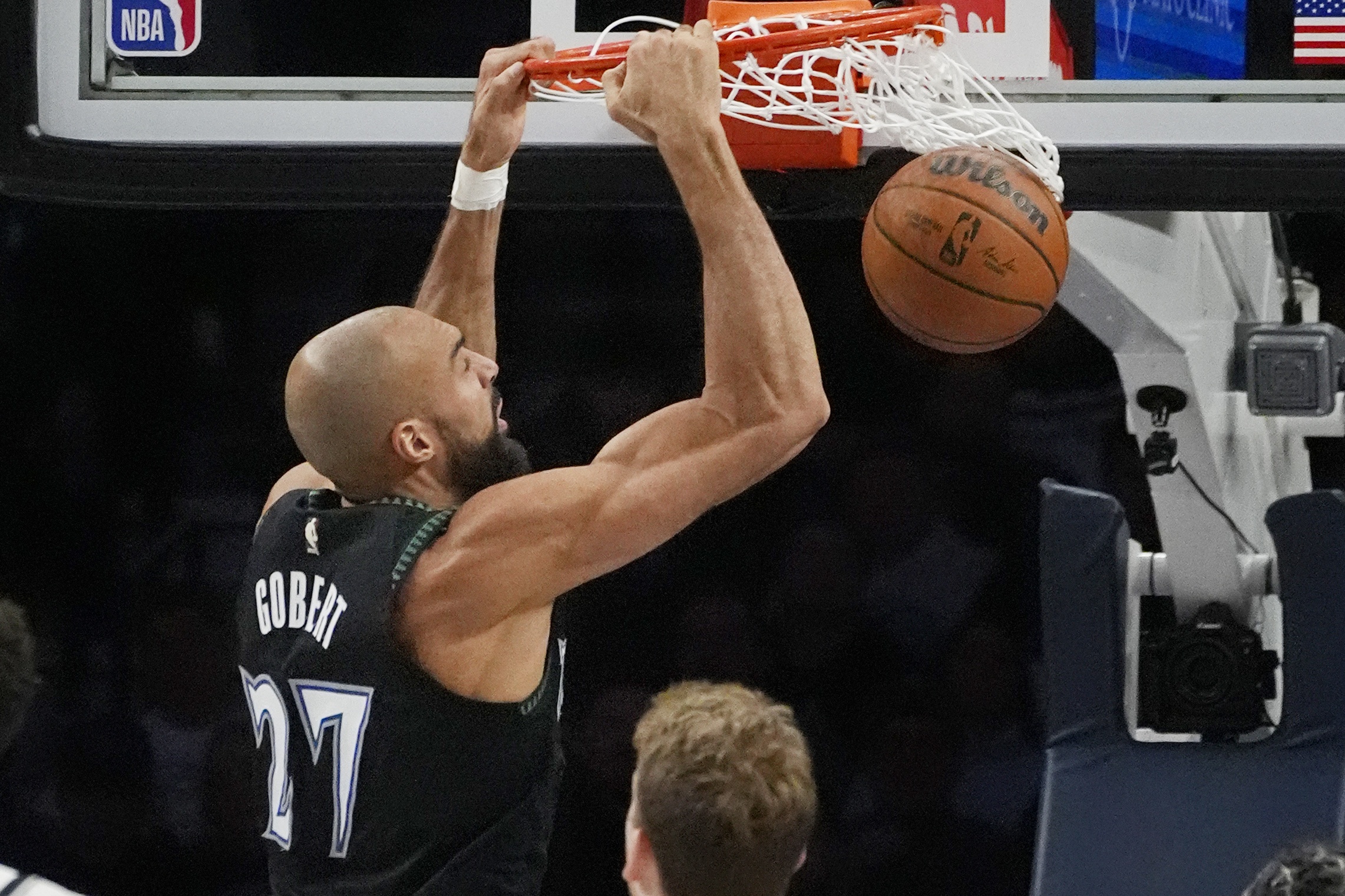 世俱杯买球-标配两双!戈贝尔5中5得到11分10板 防守给力送2断4帽&但罚球5中1